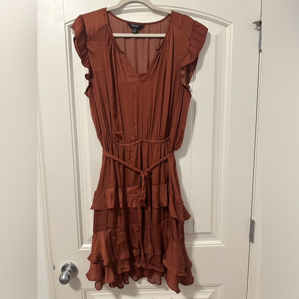 Simply Vera rust colored  tiered dress